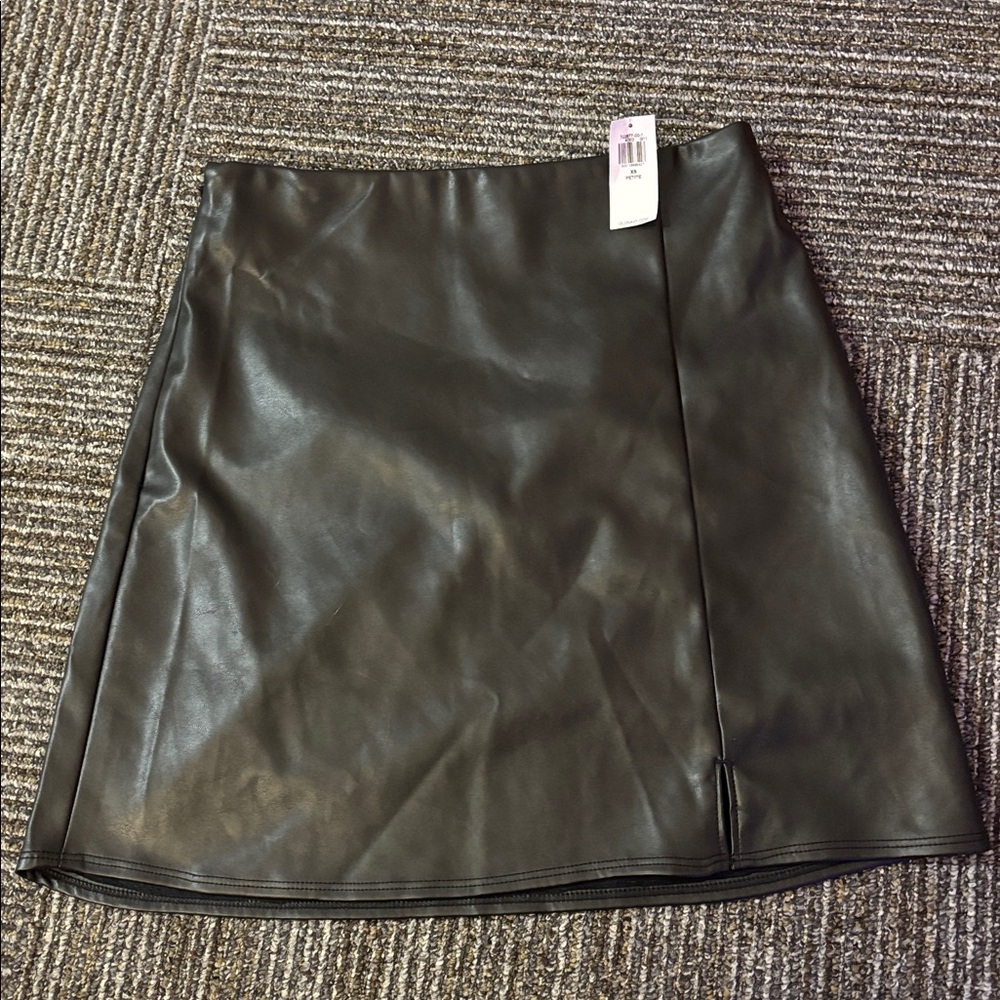 Old Navy Black Faux Leather skirt